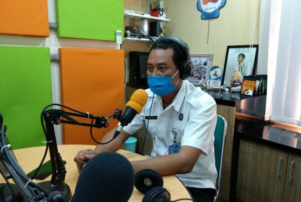 Dialog interaktif melalui siaran Radio Sonora