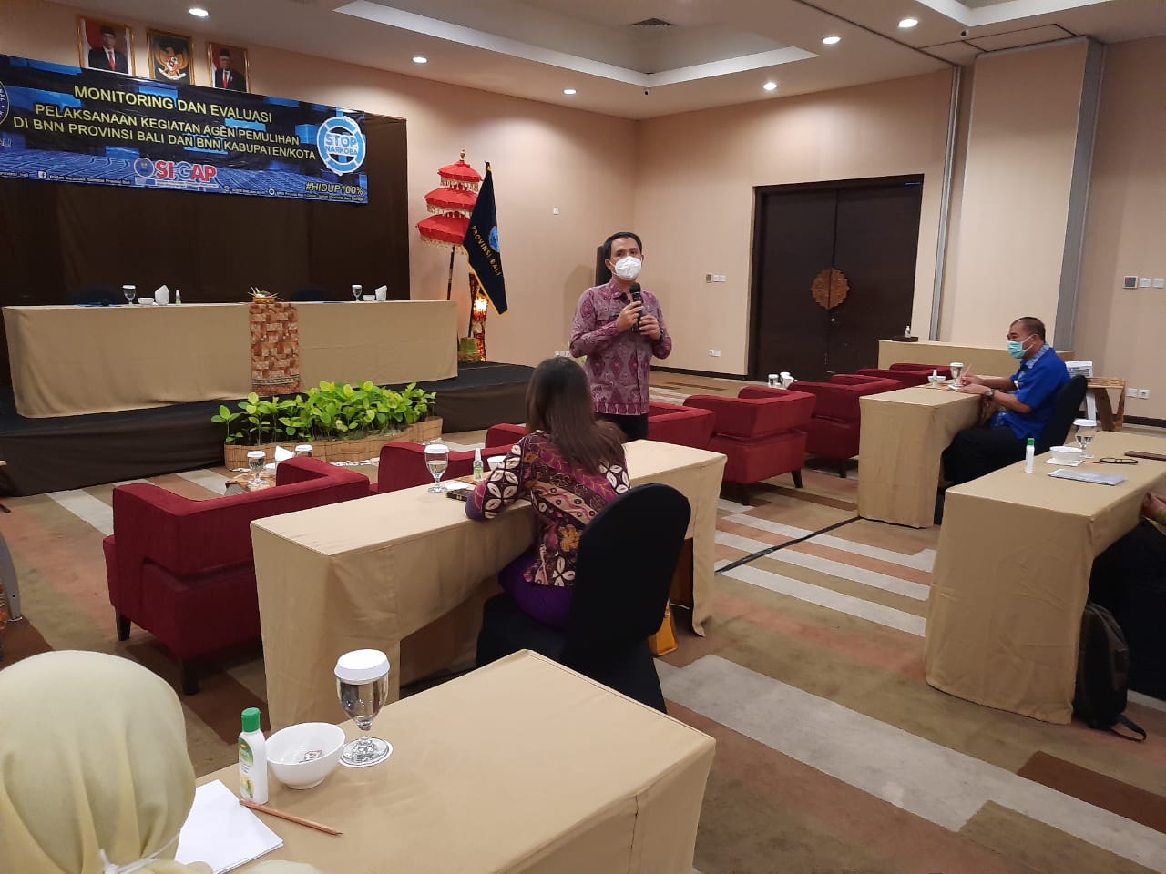Narasumber diacara monitoring dan evaluasi pelaksanaan kegiatan agen pemulihan di BNN provinsi dan BNN kabupaten/kota. Narasumber diacara monitoring dan evaluasi pelaksanaan kegiatan agen pemulihan di BNN provinsi dan BNN kabupaten/kota.
