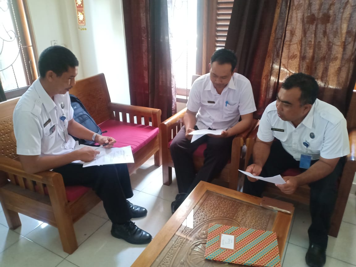 Monitoring dan Evaluasi Kegiatan Pemberdayaan Masyarakat di Kantor Desa Medahan