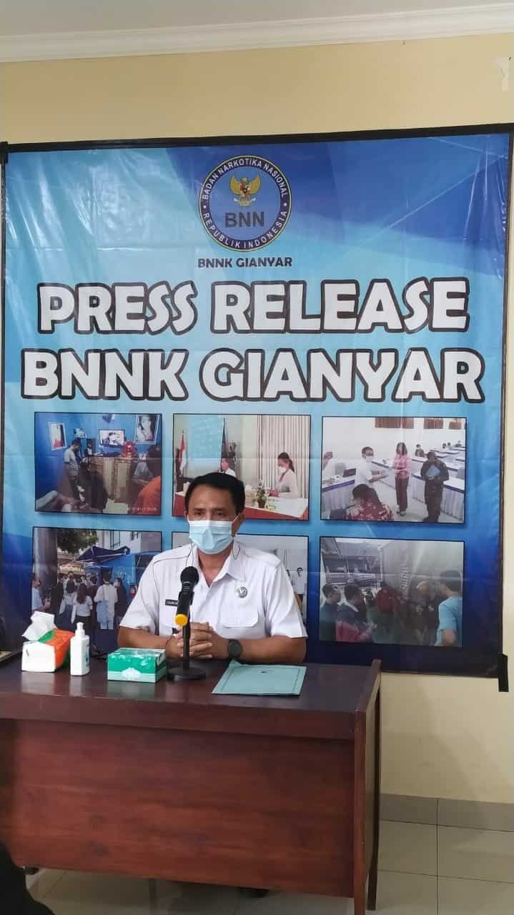 Kepala BNNK Gianyar melaksanakan kegiatan Press Release Pencapaian Giat P4GN Semester I Tahun 2021