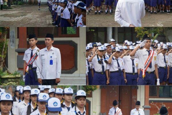 MELAKSANAKAN PENYULUHAN P4GN DENGAN MENJADI PEMBINA UPACARA DI SMP N 4 GIANYAR