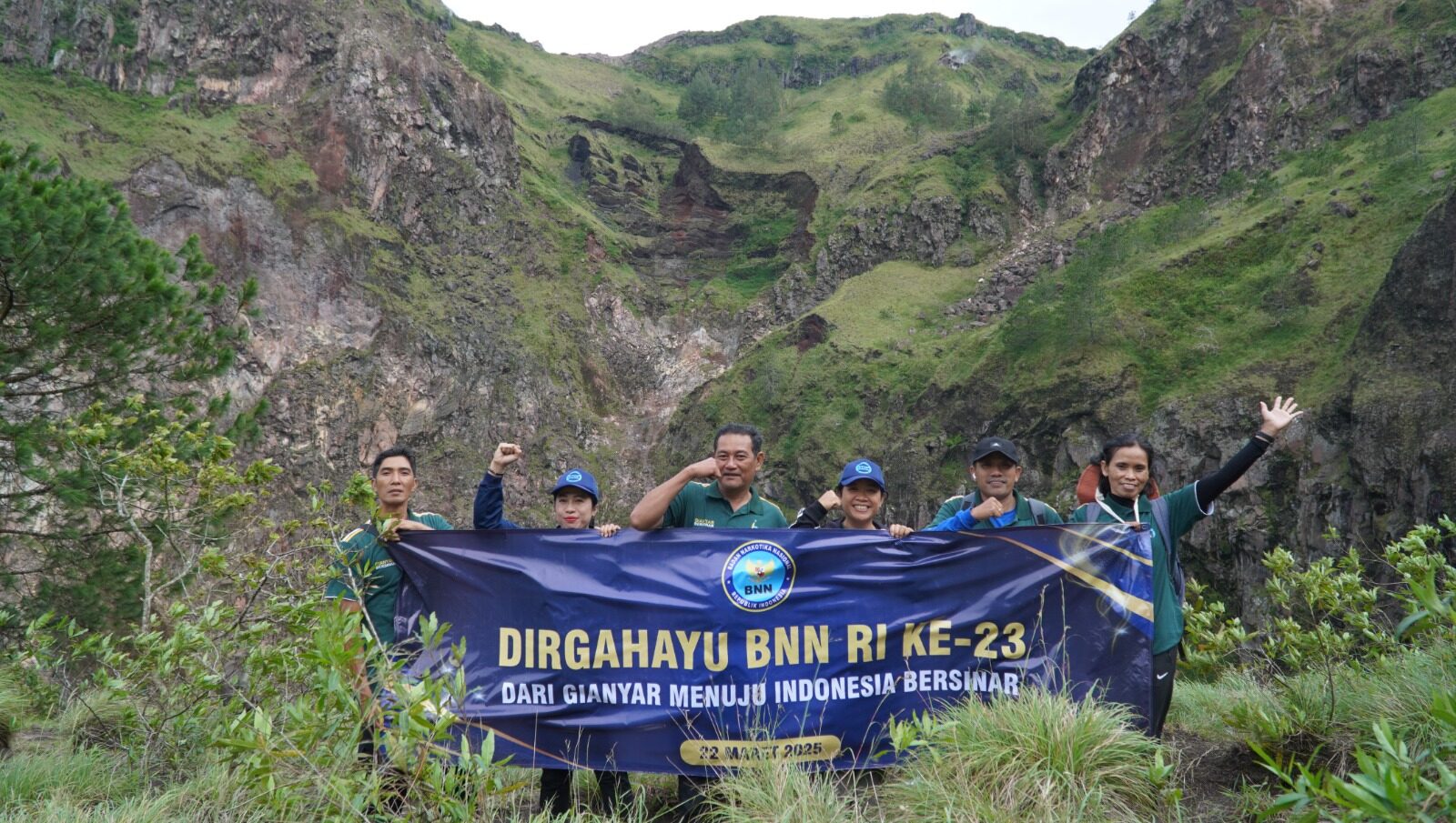 Mendaki Gunung Batur Dalam Rangka HUT BNN Ke-23 Mendaki Gunung Batur Dalam Rangka HUT BNN Ke-23